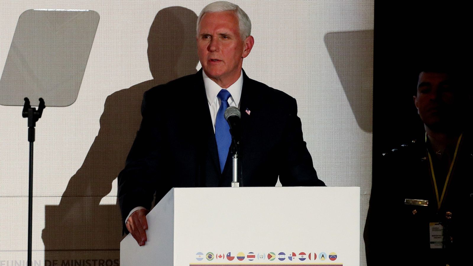 El vicepresident dels Estats Units, Mike Pence, participa en una reunió com a part de la cimera del Grup de Lima. Mauricio Dueñas Castañeda (Efe)