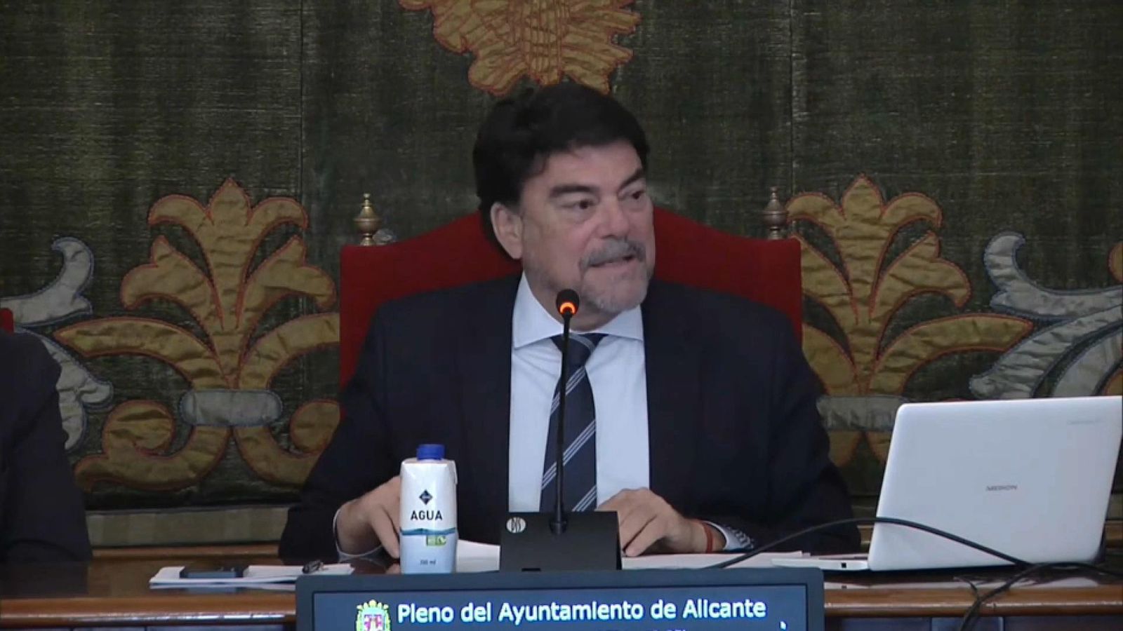 Barcala durant el ple del debat de l’estat de la ciutat