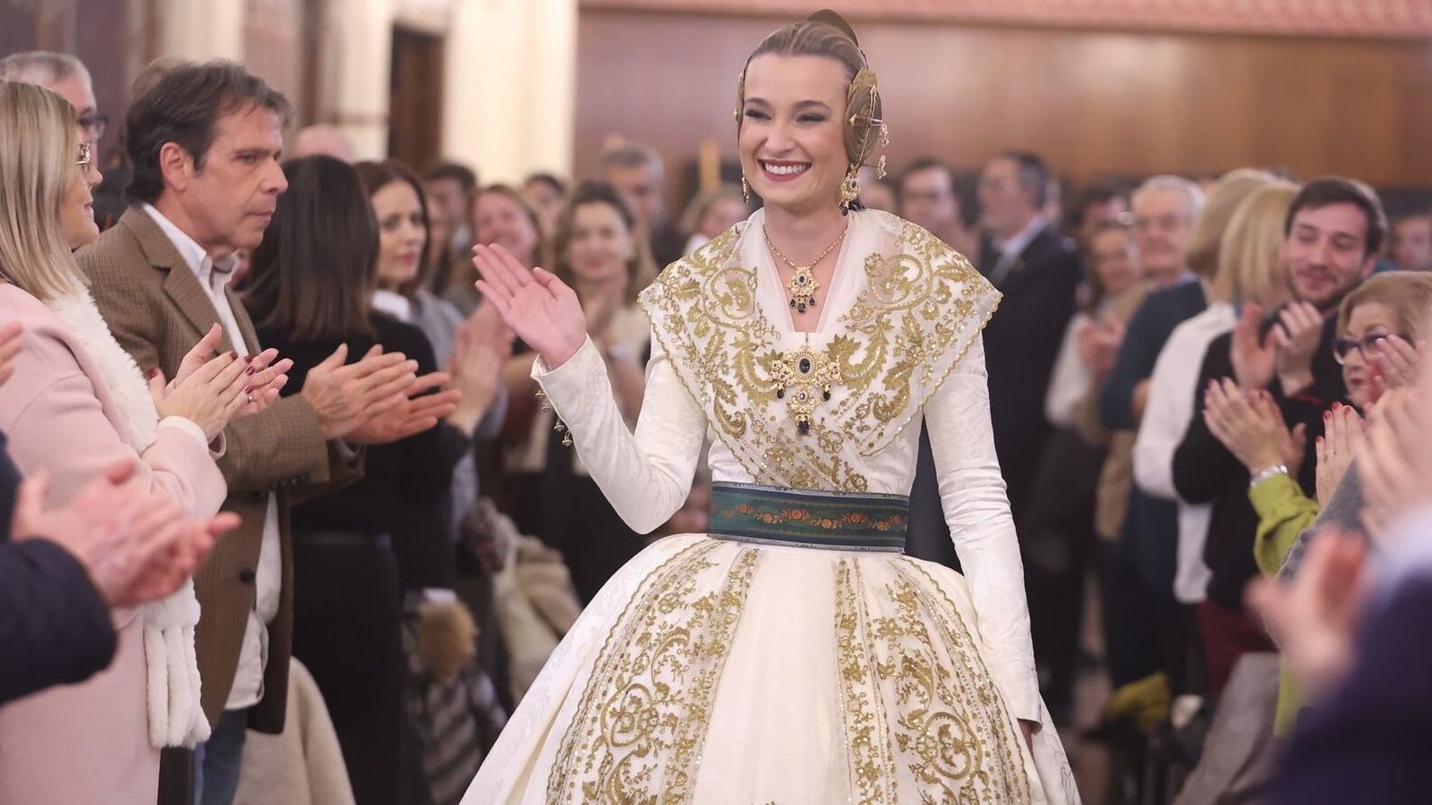 Berta Peiró serà la primera a rebre, el divendres a la nit, la banda que l'acredita com a fallera major de València