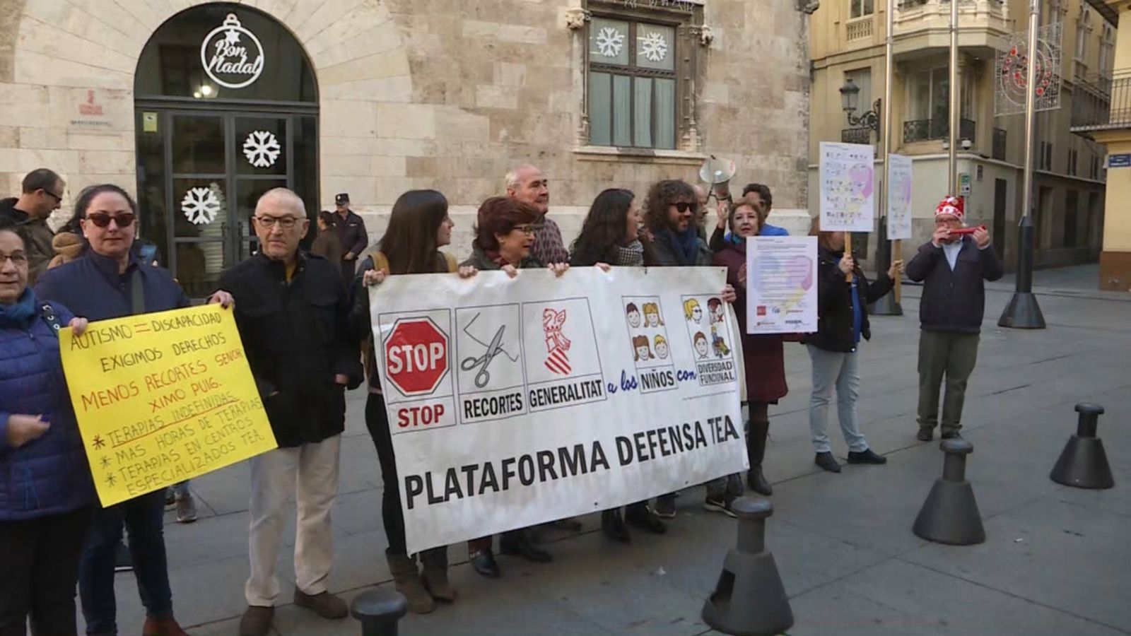 La Plataforma en Defensa de les Persones amb Trastorn de l'Espectre Autista, en una concentració