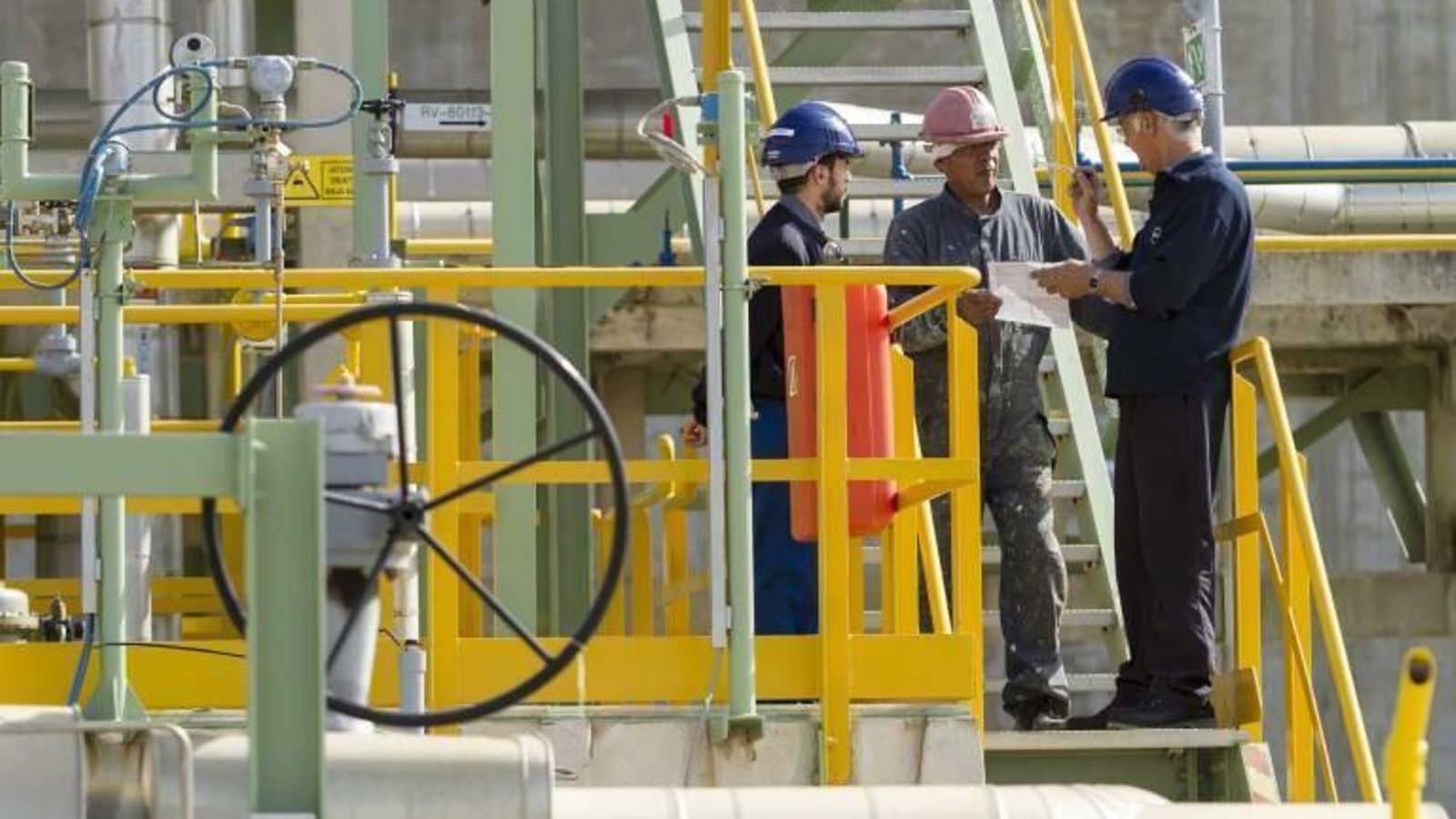 Operaris d'una empresa en una imatge d'arxiu