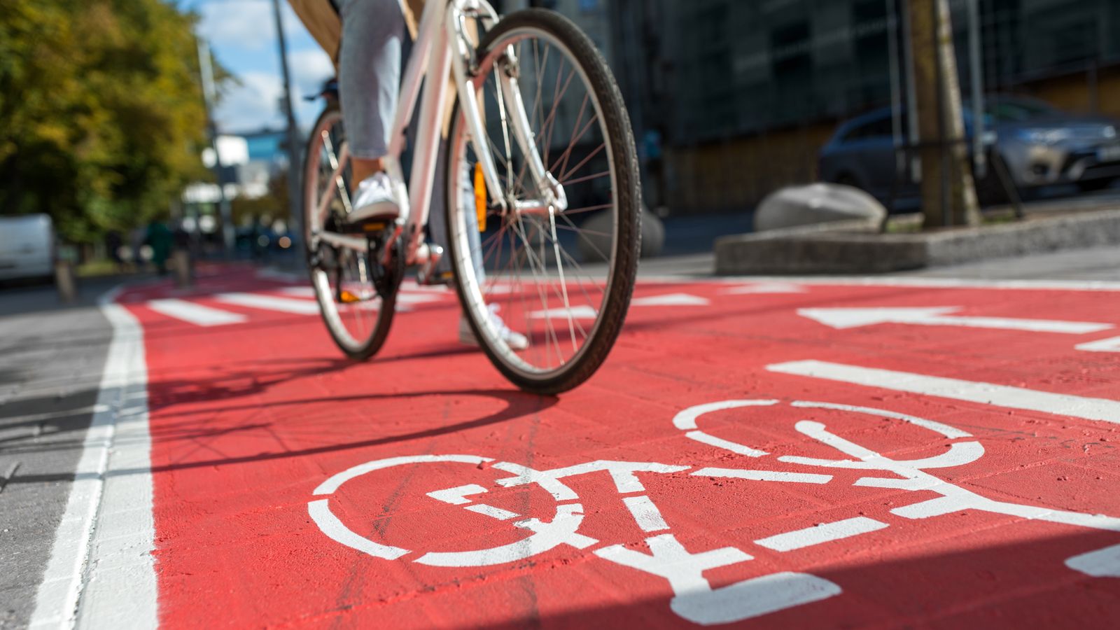 Bicicleta circulant per un carril