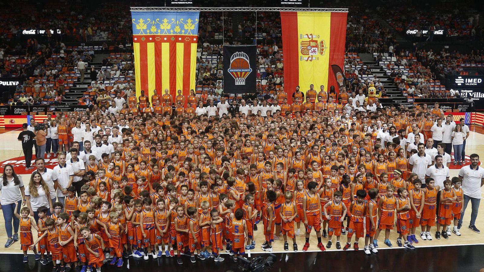 El València Basket presenta els 51 equips base de l'entitat