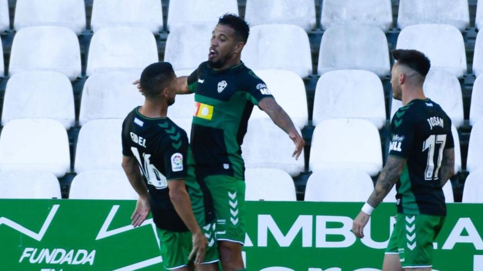 Jonathas celebra el segon gol amb Fidel