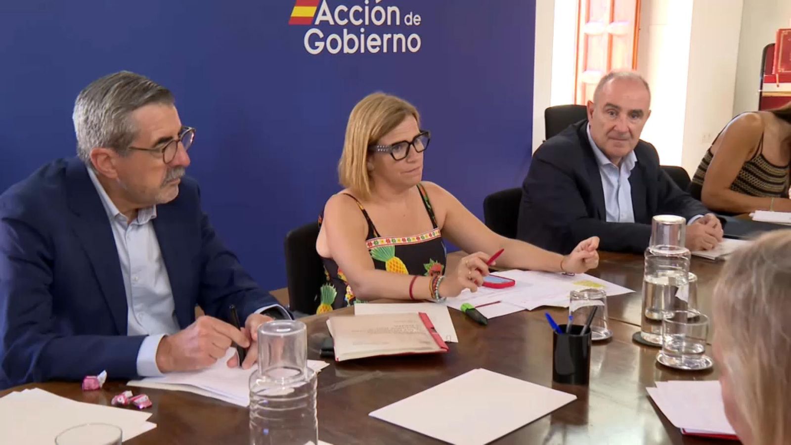La delegada de govern espanyol, Pilar Bernabé, i el comissionat per a la reconstrucció, José Maria Ángel (esquerra)