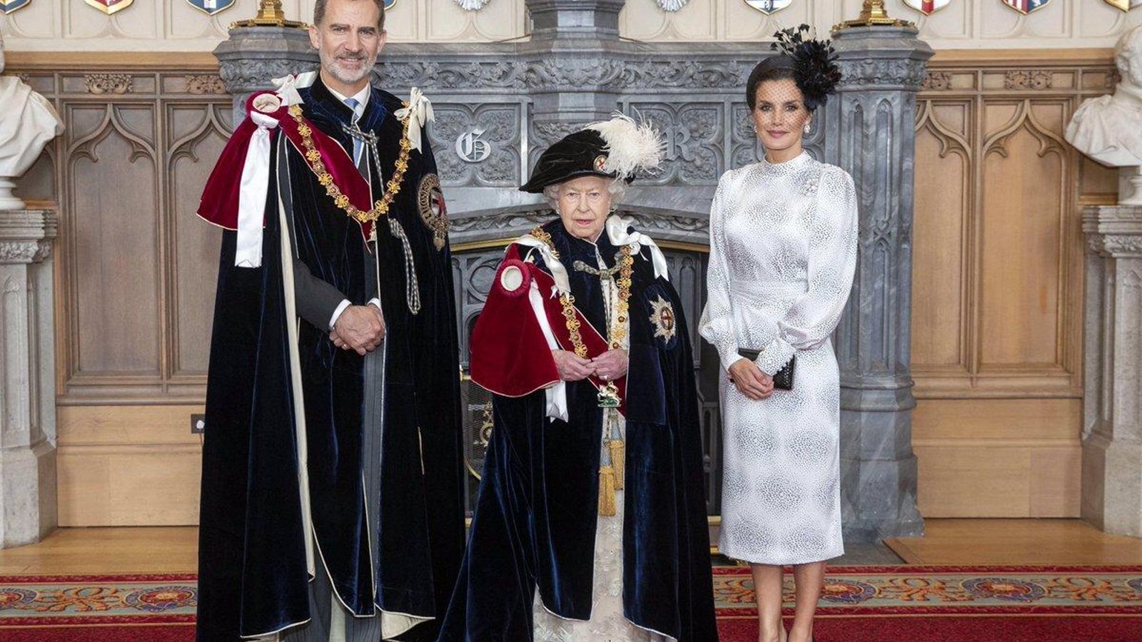 El Rei Felip VI, la Reina Isabel II d'Anglaterra i la Reina Letizia en una foto d'arxiu
