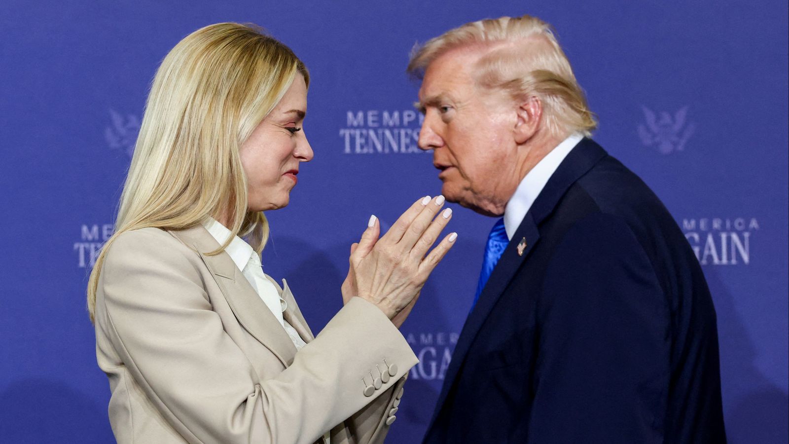 Pam Bondi i Donald Trump, en una imatge d'arxiu
