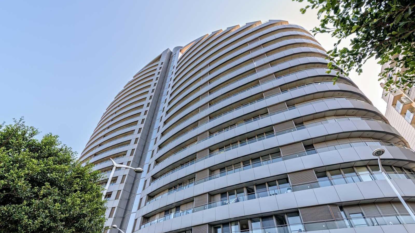 Vista de la façana de l'edifici Torre Navis