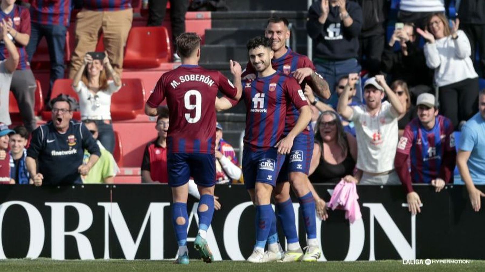 Sergio Ortuño celebra el gol amb els companys