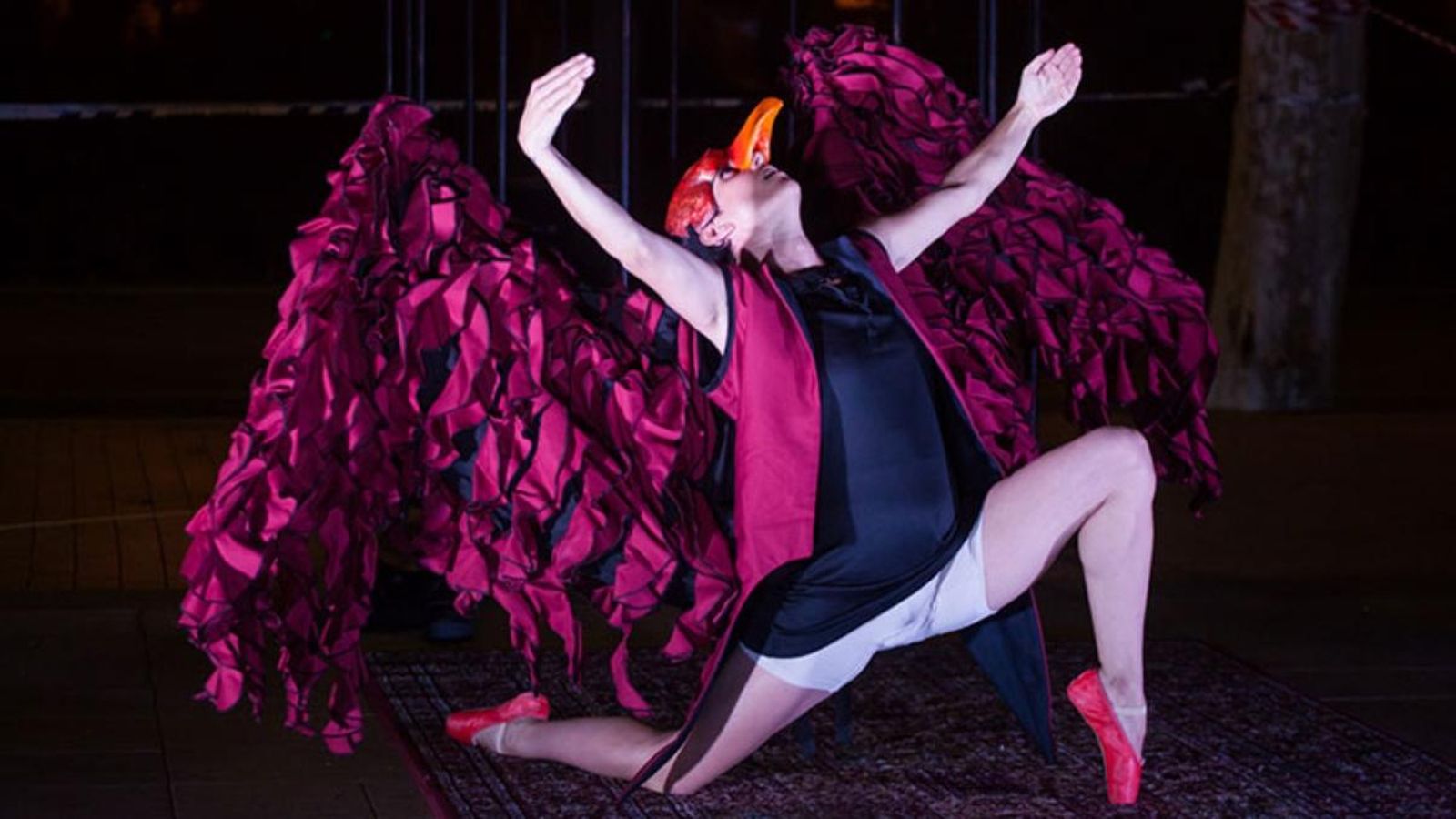 'Volat', de la companyia A Tempo Dansa-Pepa Cases, lluitarà per aconseguir la poma al Millor Espectacle de Carrer