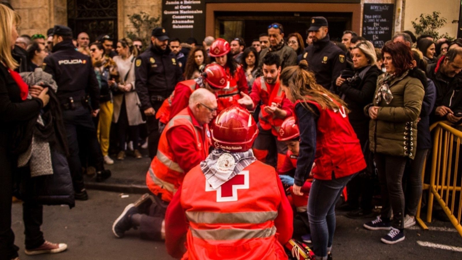 Intervenció de la Creu Roja de València, en una imatge d'arxiu