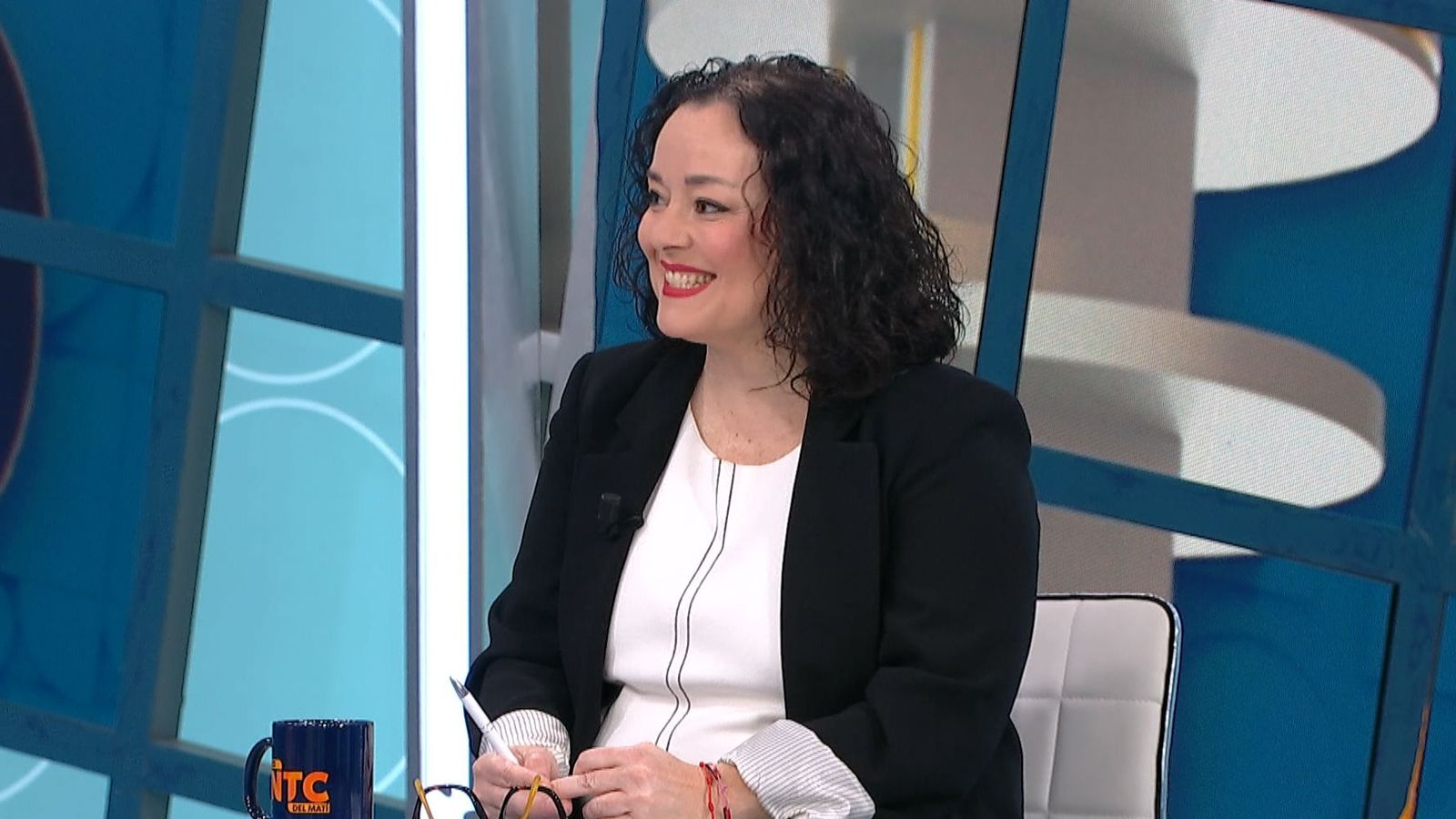 Entrevista en 'Les notícies del matí' a la secretària del Comité Nacional per a la Prevenció del Tabaquisme, Sonia Cebrián