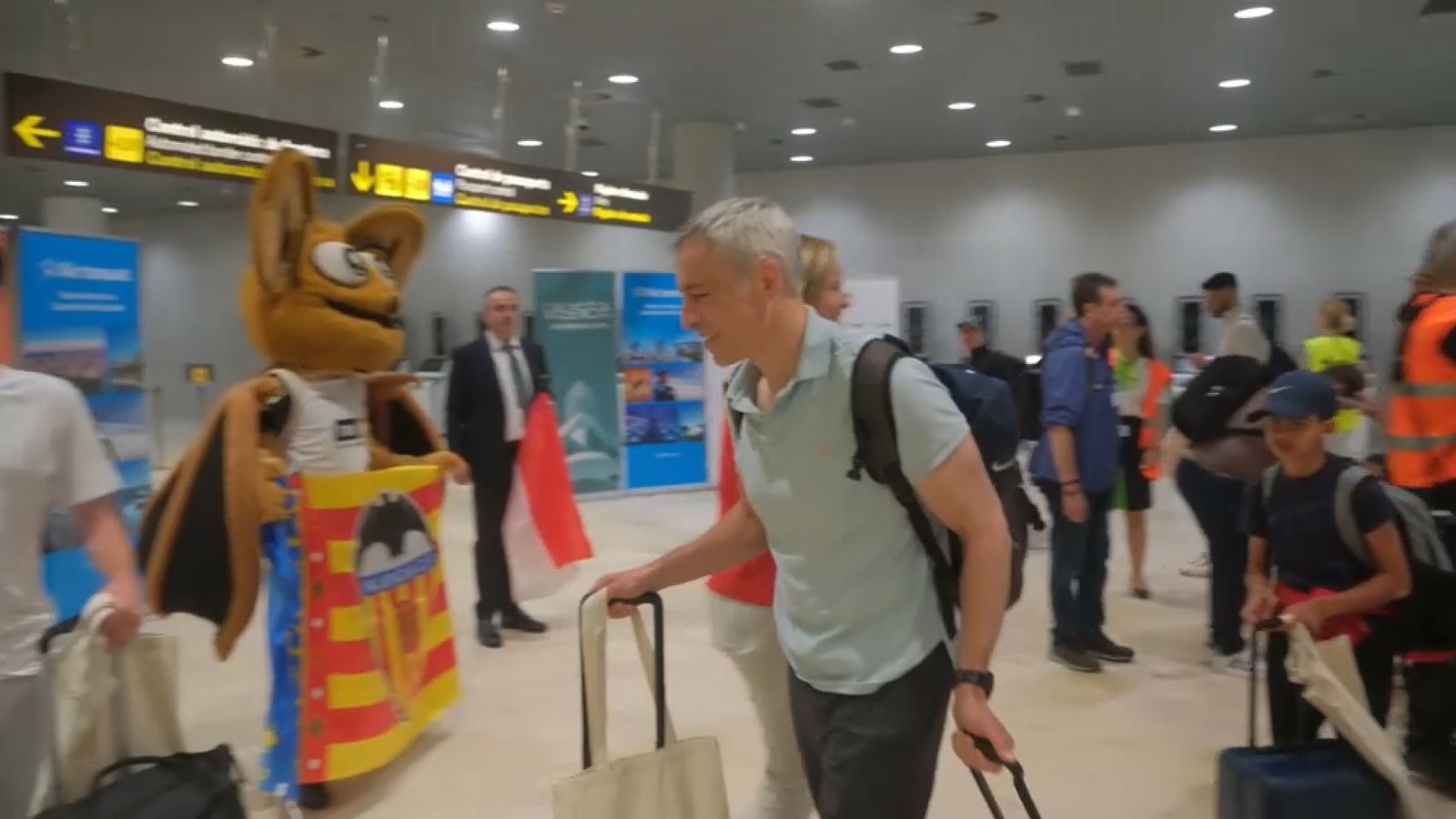 Primers passatgers que arriben a València amb la connexió amb Mont-real, al Canadà