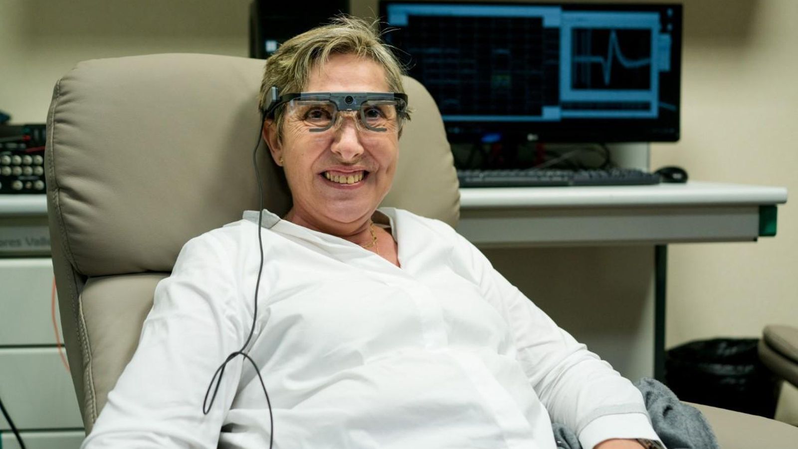 Bernadeta Gómez, la dona cega que ha pogut percebre formes i colors gràcies a un implant cerebral