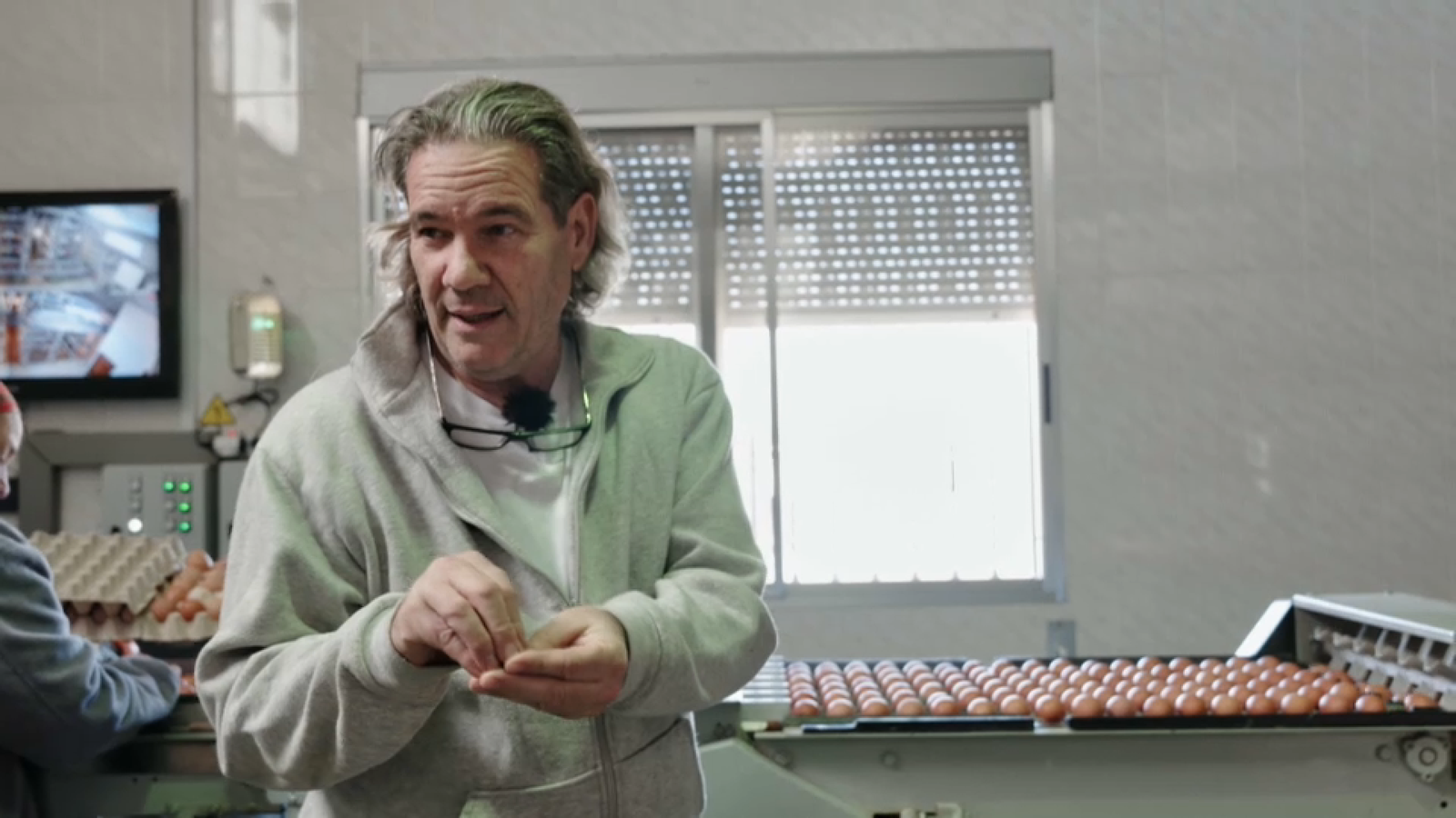 Paco Martínez, propietari d'una granja de gallines camperoles