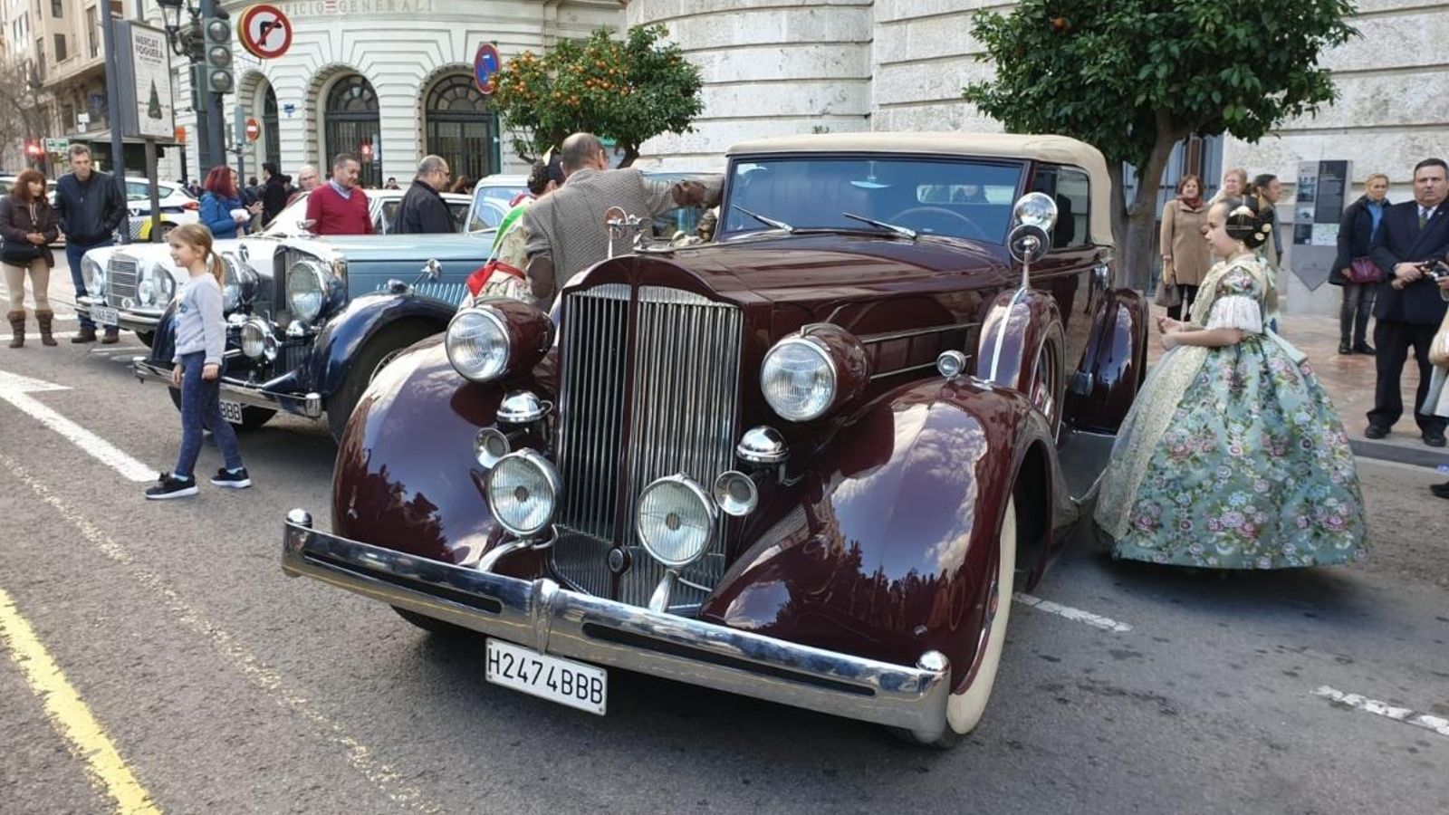 La ronda fallera de cotxes de l'antigor celebra la cinquantena edició