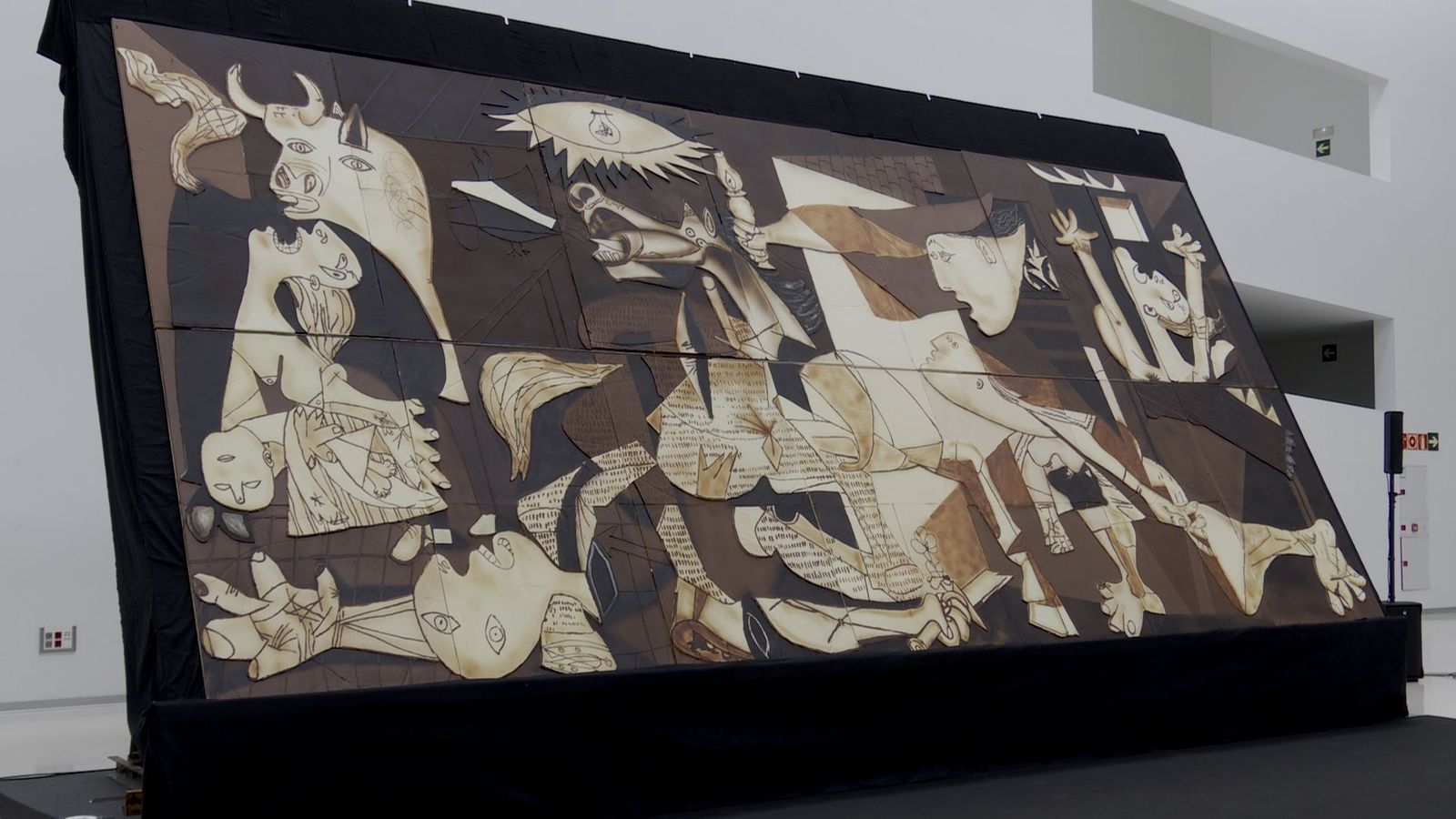 La rèplica del Guernica fet amb xocolate