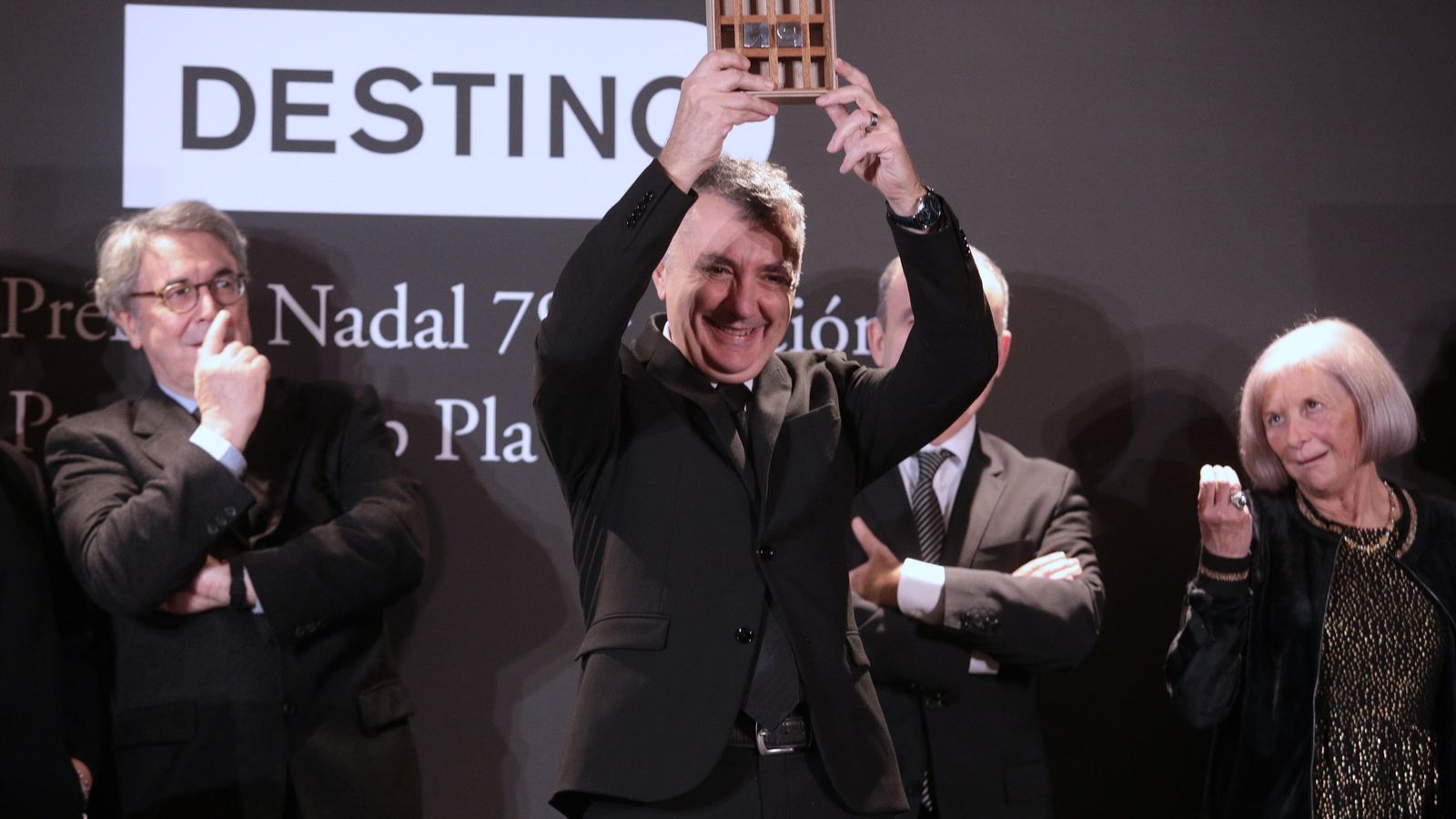 Vilas rep el Premi Nadal