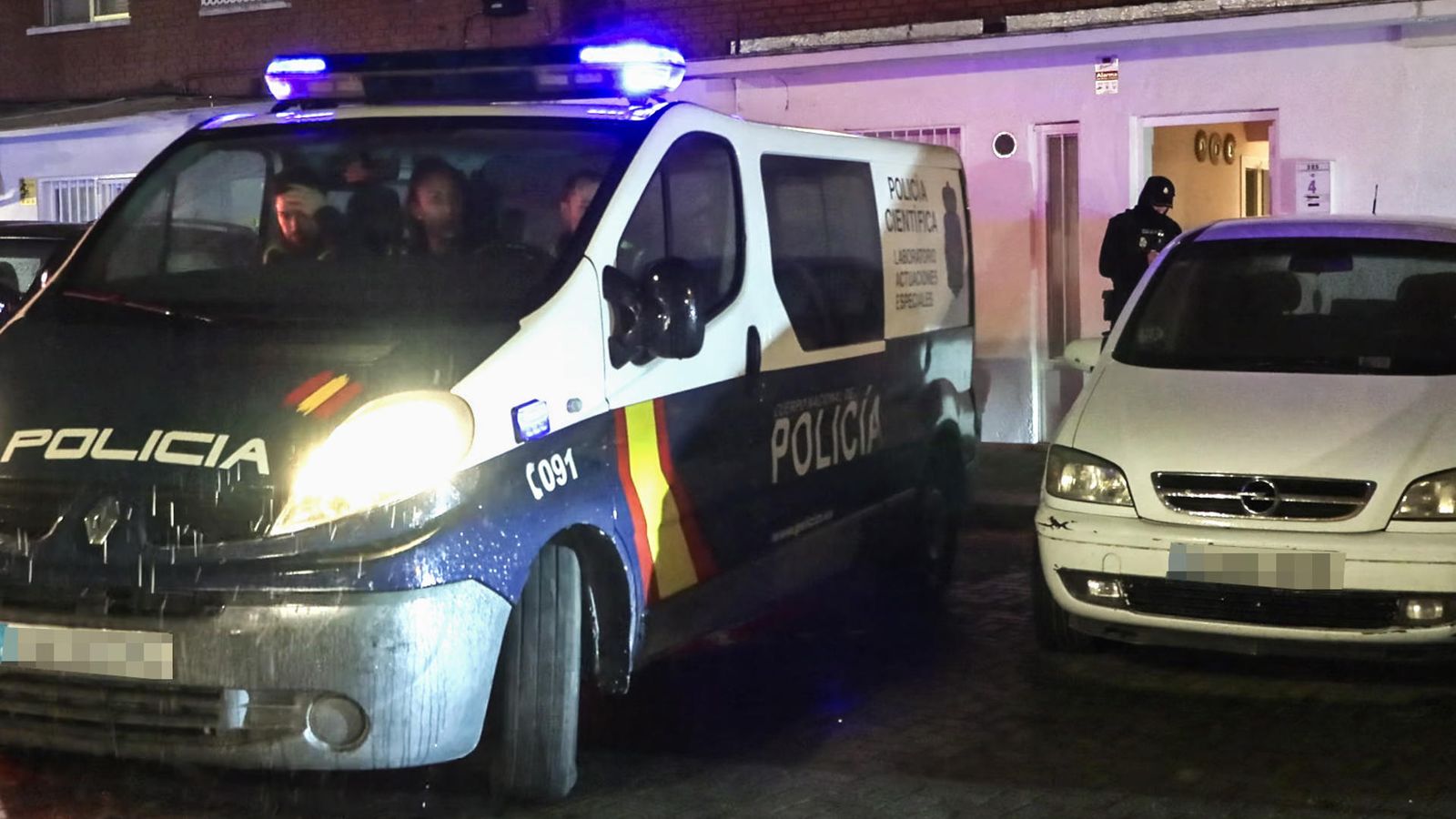 Dispositiu policial este dimecres al domicili de la víctima