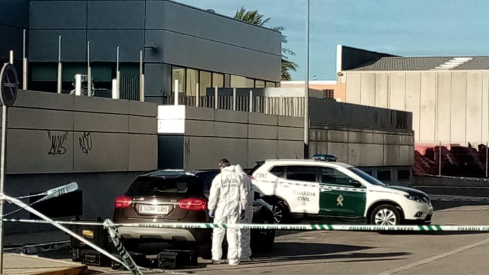 Els fets s’han produït al costat d’un hotel abandonat en una zona d’entrada a Favara pròxima a un polígon