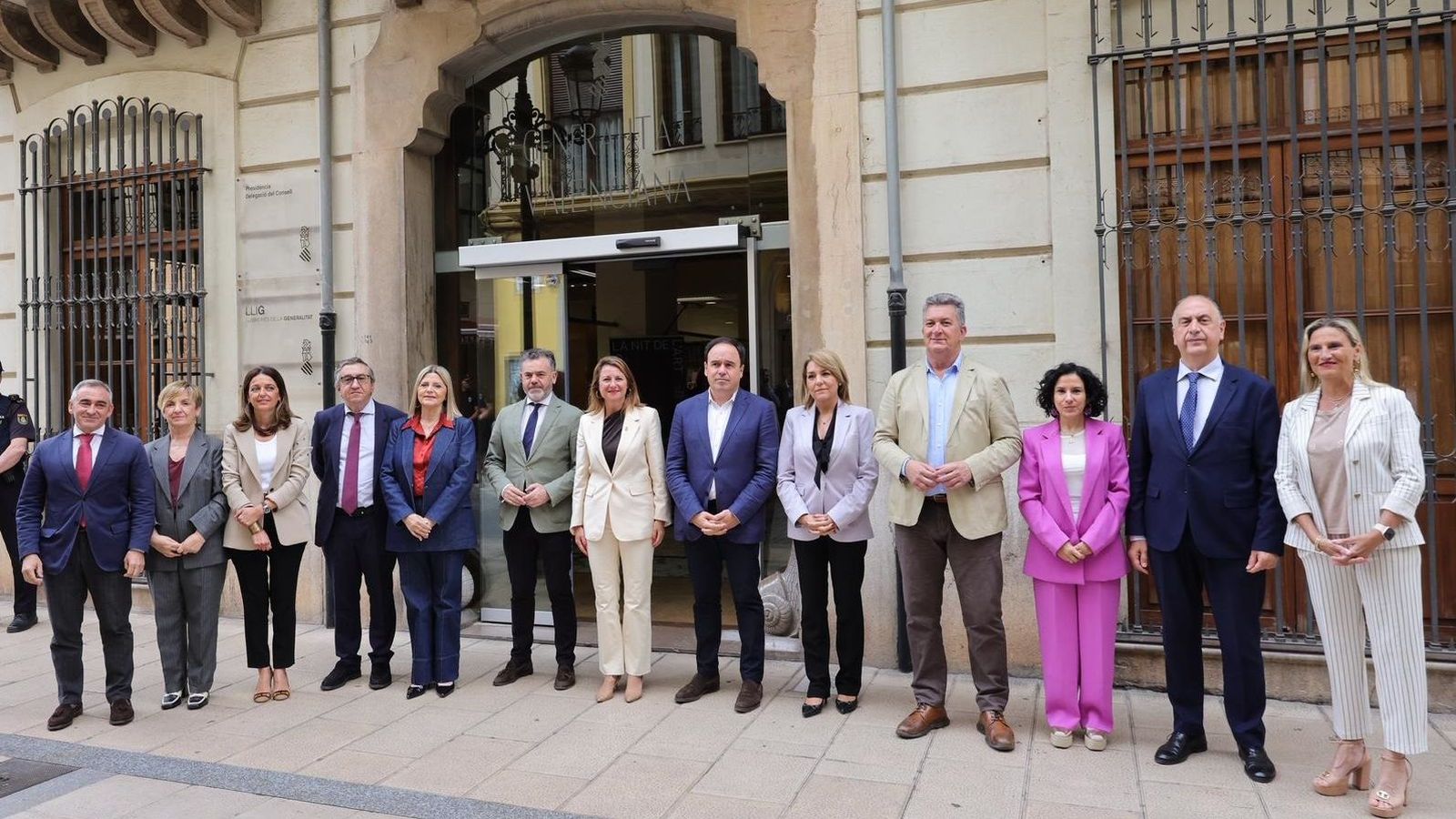 El president de la Generalitat, Juanfran Pérez Llorca, este divendres a la Casa dels Caragols de Castelló, amb els seus consellers i l'alcaldessa de la ciutat