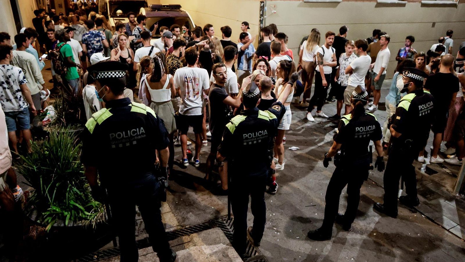 El Mossos d'Esquadra dissolen els botellots al barri de Gràcia