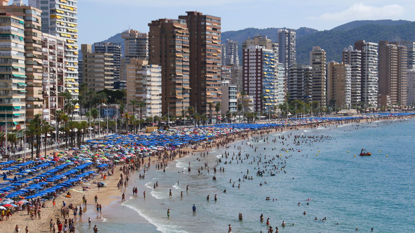 La platja de Benidorm de gom a gom La platja de Benidorm, de gom a gom