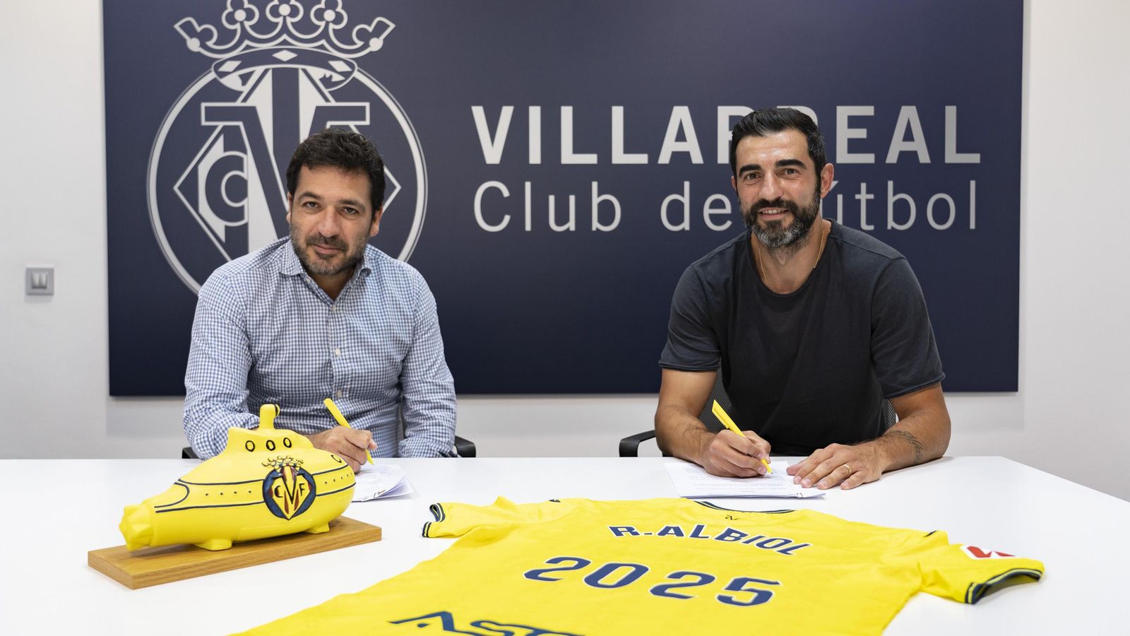 Albiol renova fins al 2025