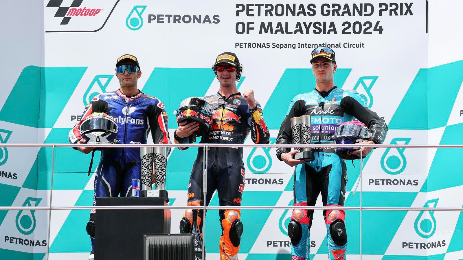 Jorge Navarro (eaquerra), en el pòdium