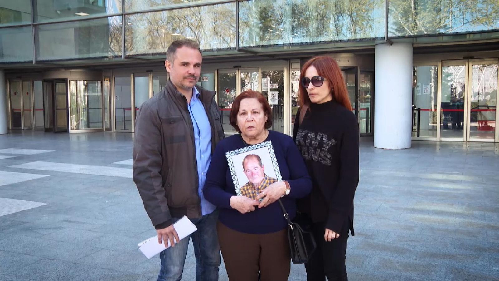 Família d'una de les víctimes de la dana