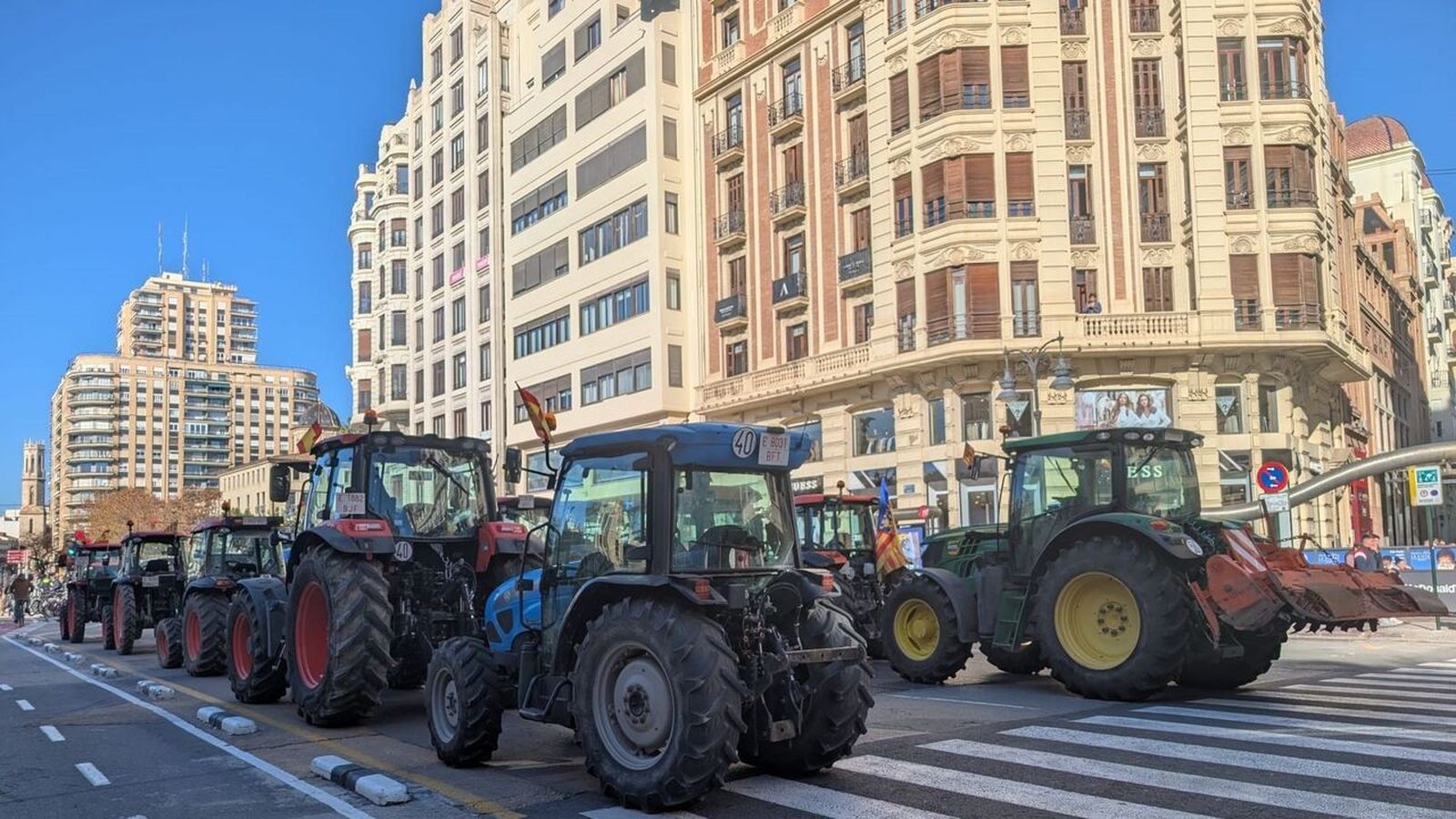 Tractorada convocada per Unaspi al carrer Xàtiva de València