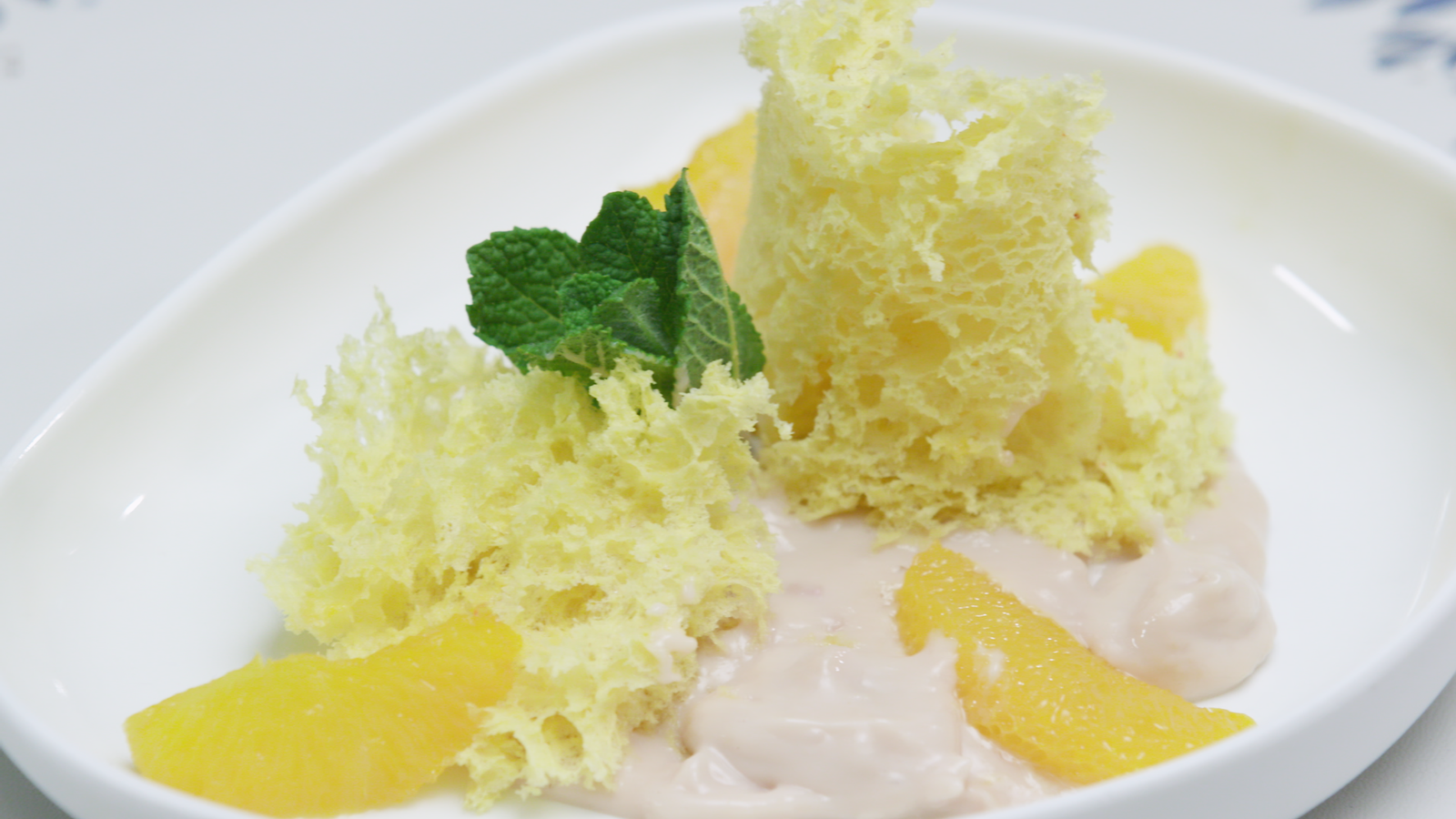 Bescuit amb crema de pètals de rosa