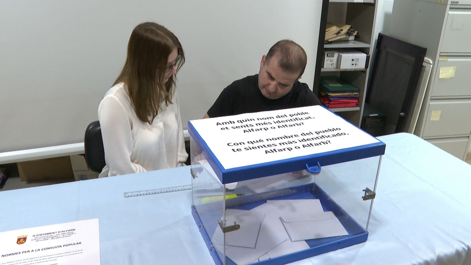 La pronunciació del nom d'Alfarb és la mateixa, s'escriga com s'escriga