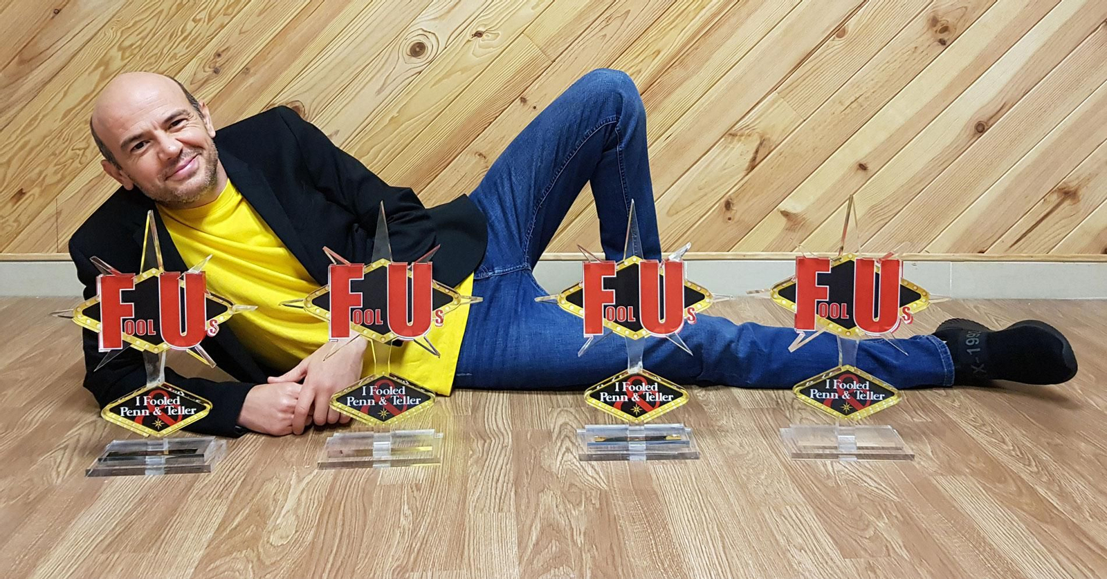 Jandro amb quatre trofeus 'Fool Us'