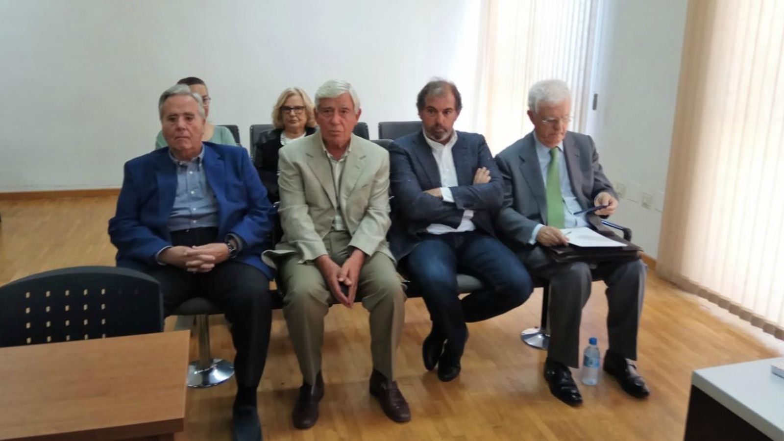 Alperi, al banc dels acusats