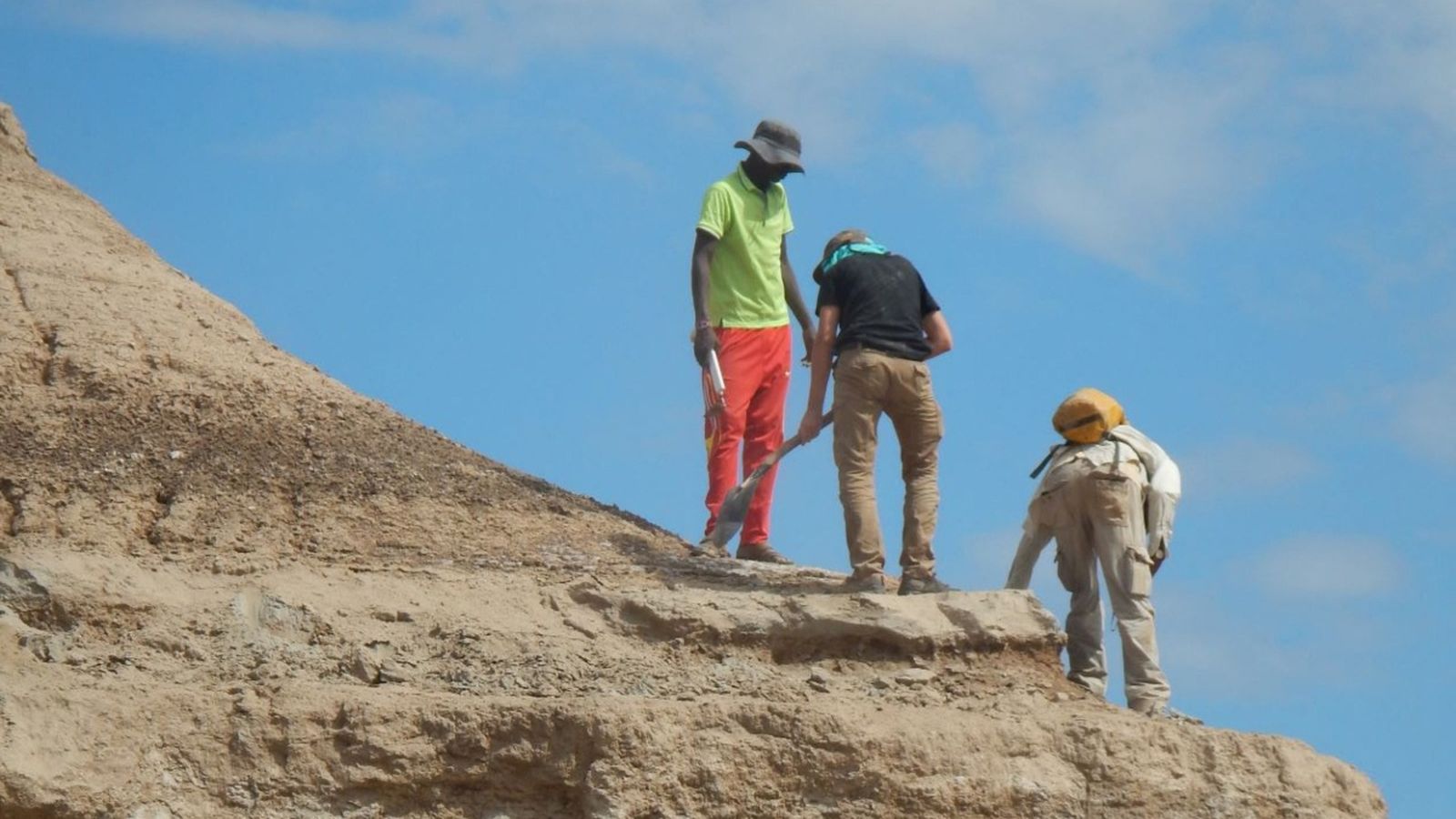 Els investigadors treballen en la formació geològica Omo Kibish al sud-oest d'Etiòpia