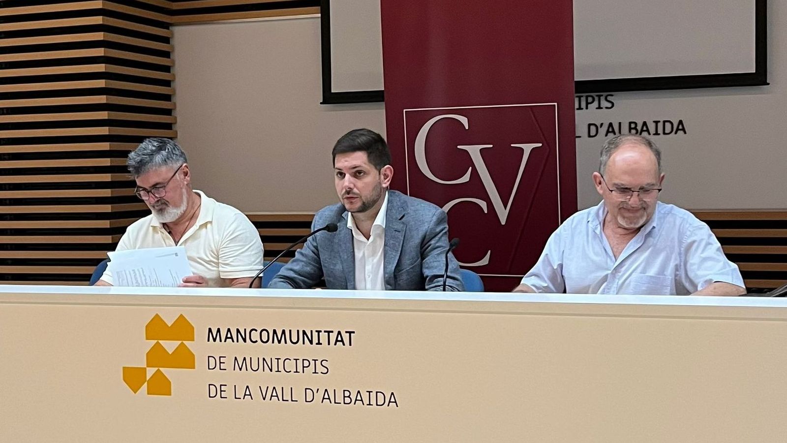 José Manuel Prieto, al centre, en la sessió de renovació de la direcció de Consorci de les CCV