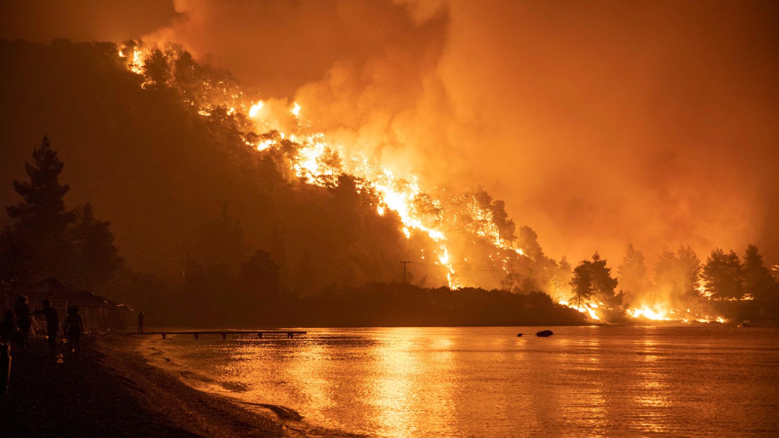 Més de mil hectàrees ja han sigut arrasades pel foc a Grècia