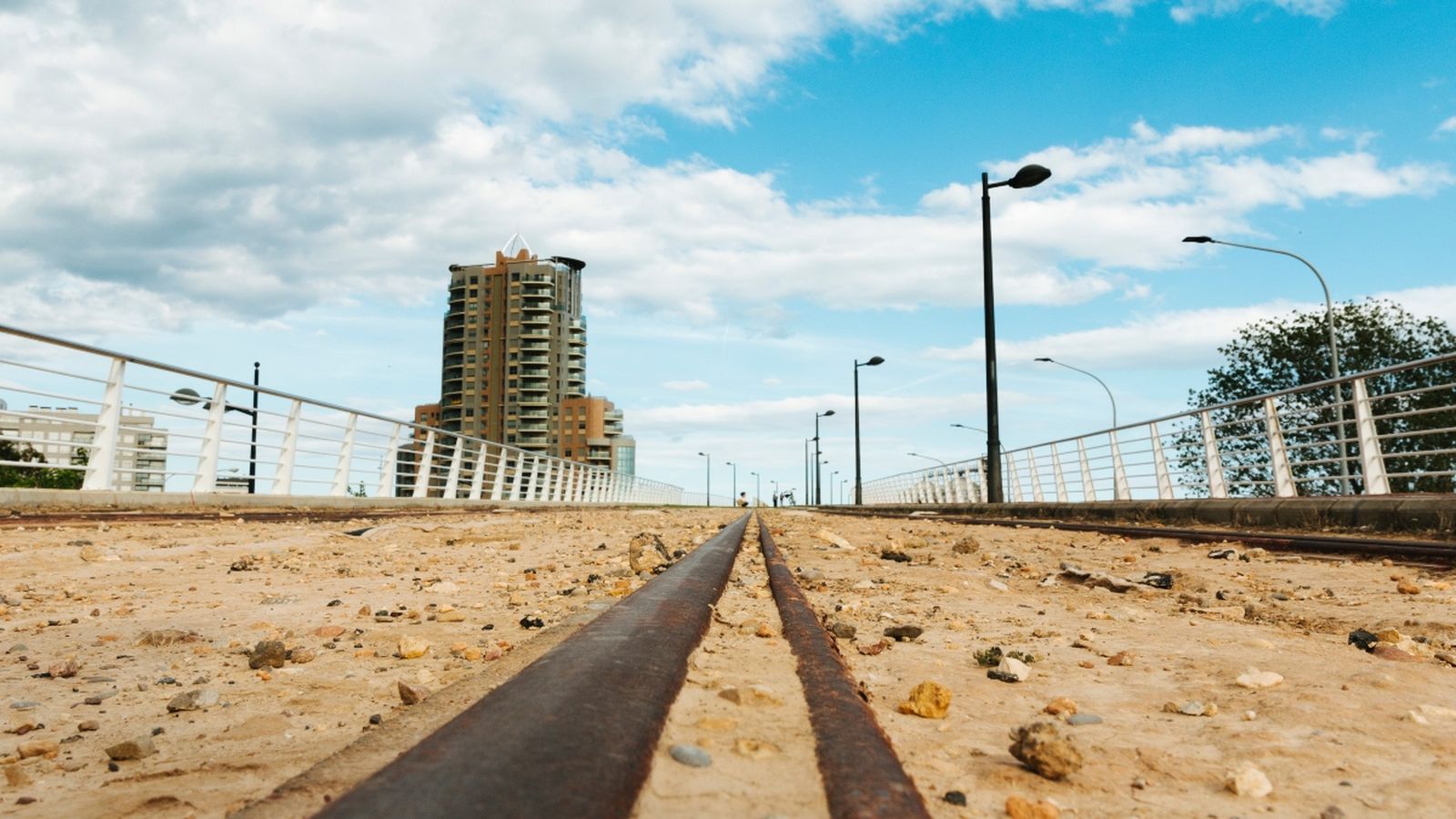 Vies abandonades de l'antiga T2 prop de Nazaret