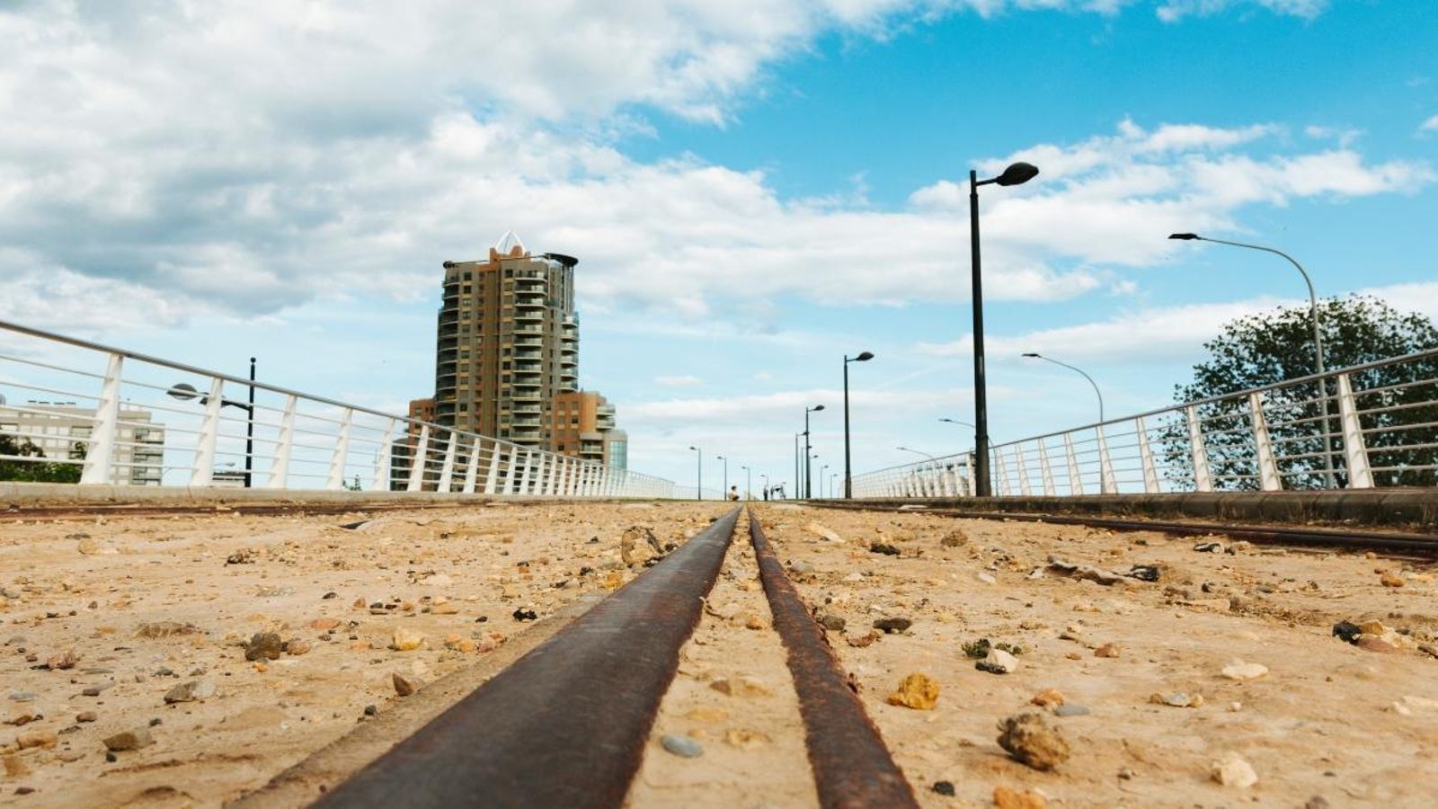 Vies abandonades de l'antiga T2 prop de Nazaret