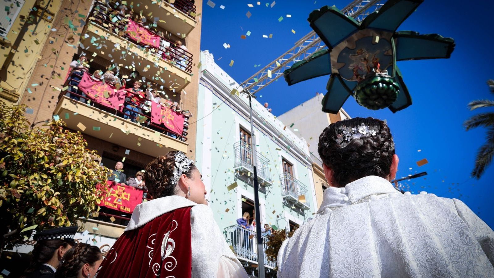 Moment en què s'obri la carxofa de l'Encontre Gloriós