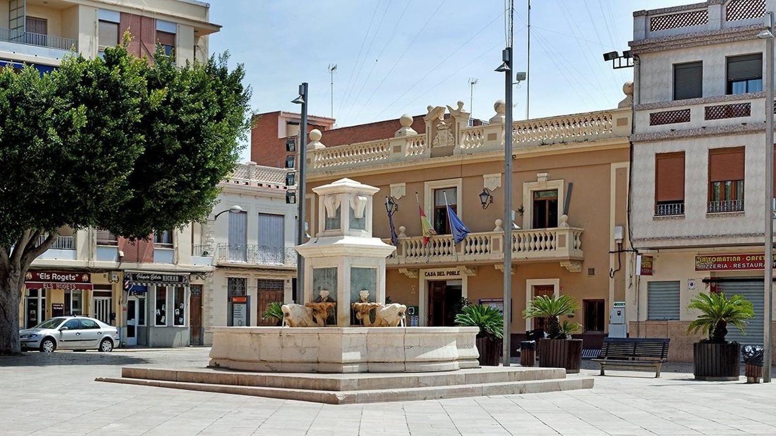 Imatge de la plaça del Poble de Foios