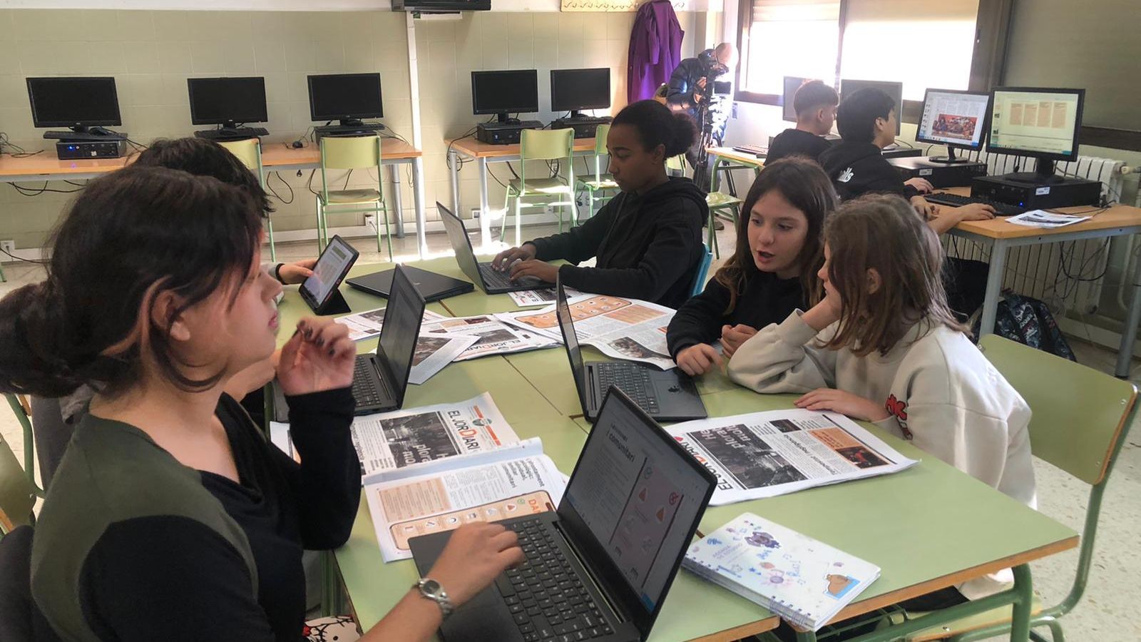 L’alumnat de l’IES Jordi de Sant Jordi treballa en un diari sobre la DANA