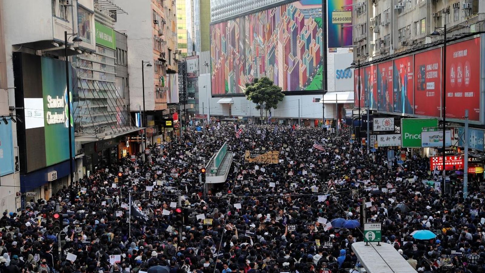 Els manifestants protesten a Hong Kong en la marxa pels drets humans