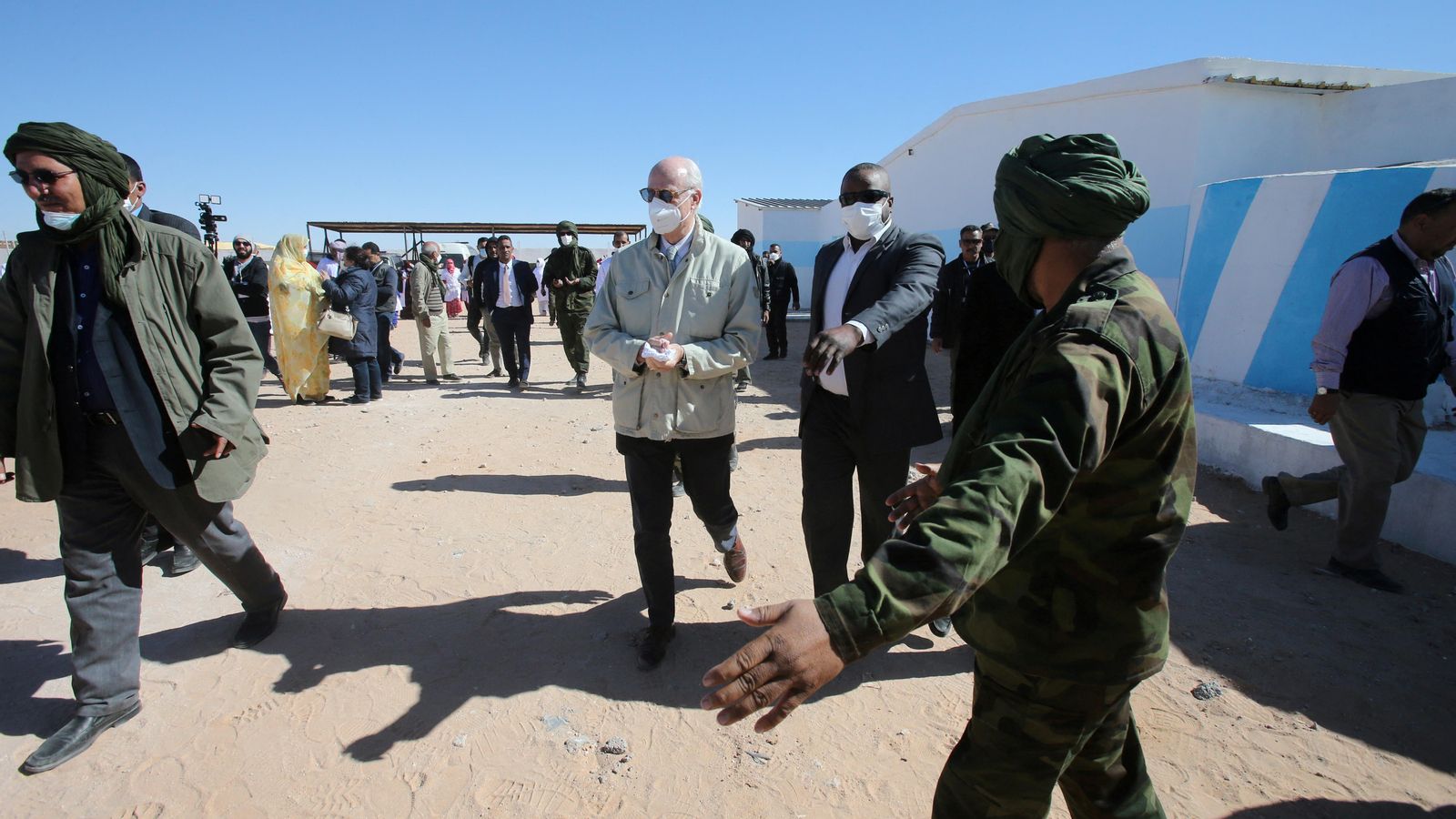 L'enviat de l'ONU al Sàhara Occidental, Staffan de Mistura, visita el camp de refugiats de Smara a Tindouf L'enviat de l'ONU al Sàhara Occidental, Staffan de Mistura, visita el camp de refugiats de Smara a Tinduf