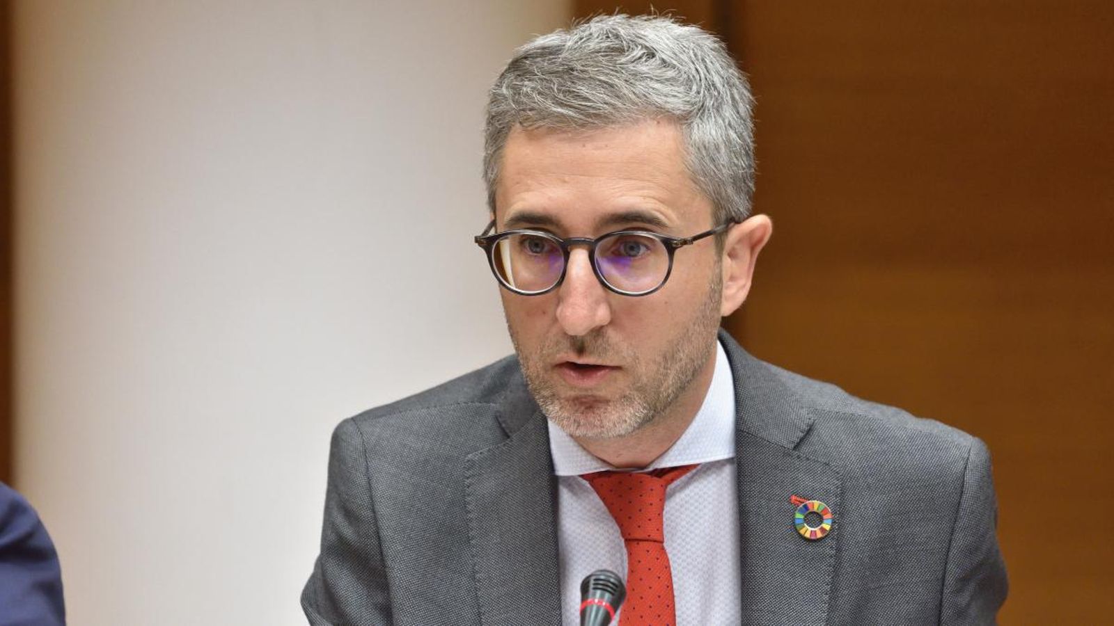 El conseller de Política Territorial durant la seua compareixença en les Corts