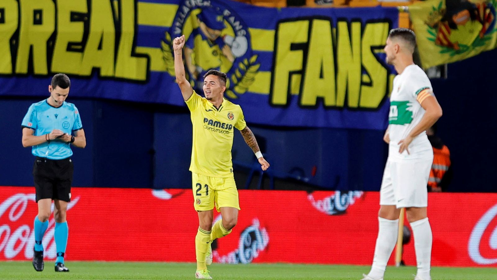 Yerémi Pino celebra el primer gol del Vila-real