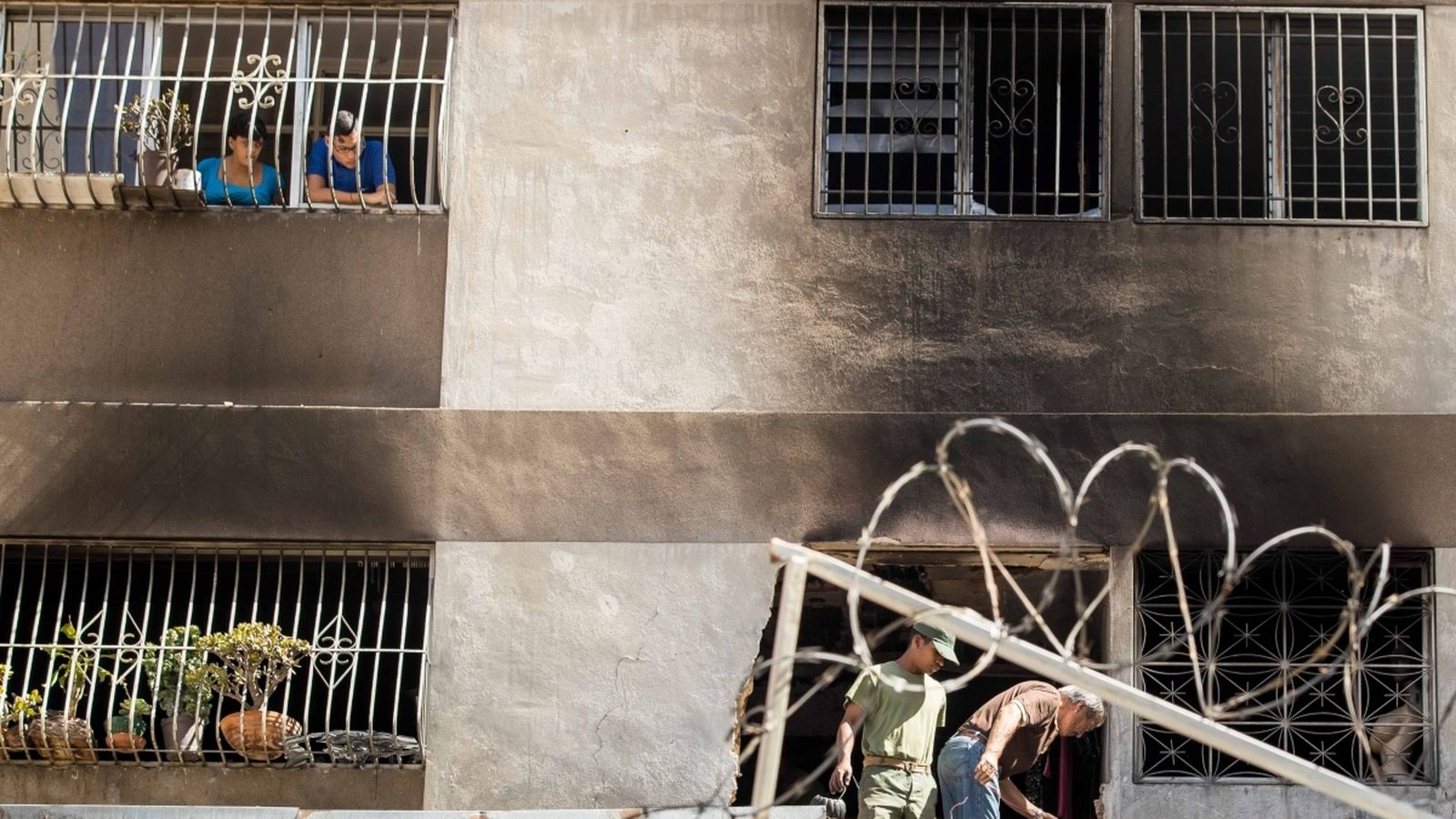 Fotografia de l'edifici on va impactar un dels drons implicats en l'atemptat contra el president veneçolà Nicolás Maduro