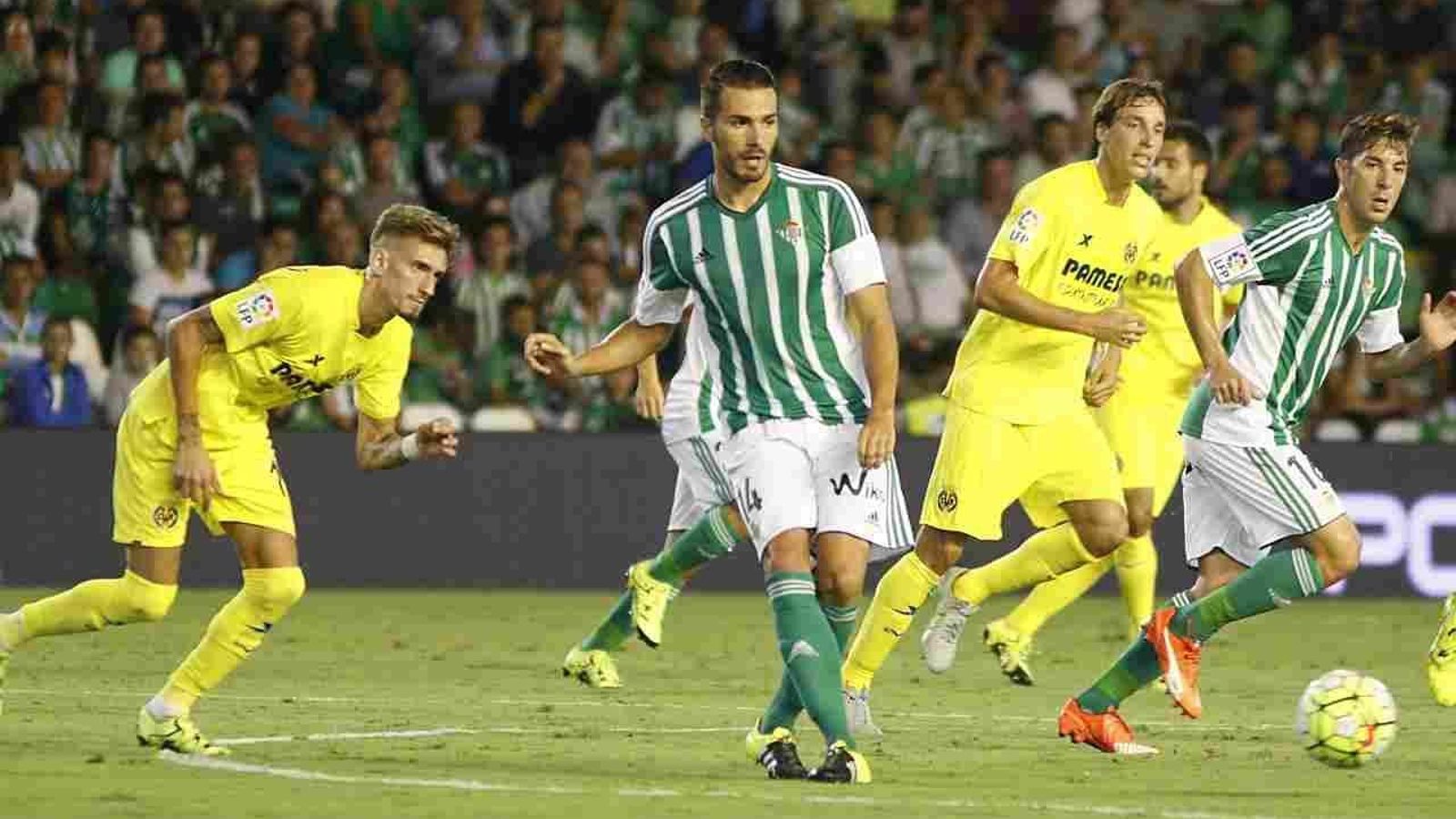 Xavi Torres, durant un partit entre el Betis i el Vila-real
