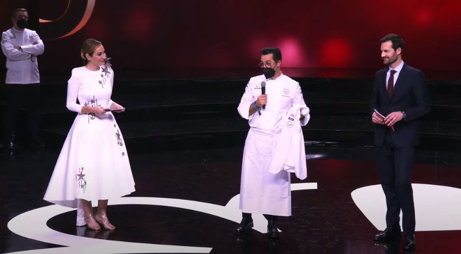 Quique Dacosta arreplega la seua xaqueta de xef tres estreles